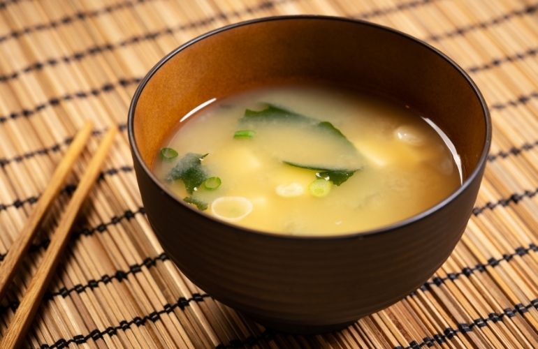 体の内側から春支度♪お味噌汁で腸活しよう